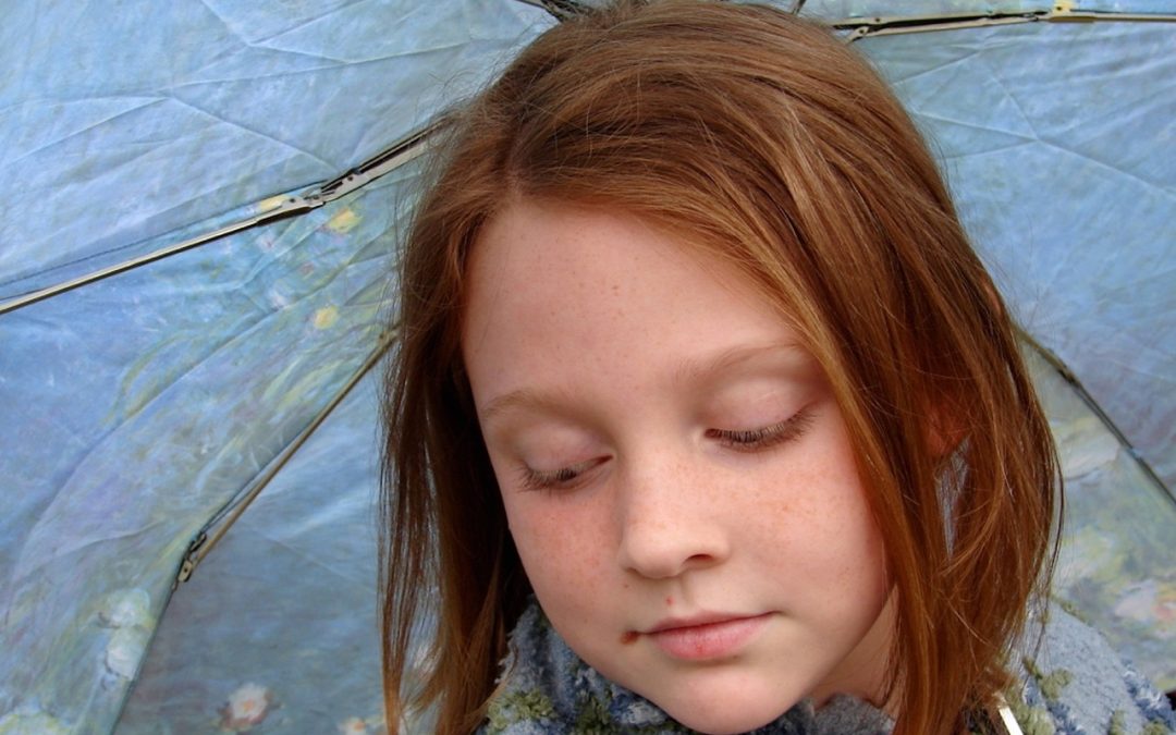 Cheveux : idées de coiffures par temps de pluie