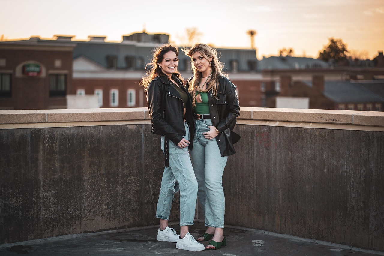 Comment choisir la veste femme parfaite pour chaque occasion ? Tendances et innovations des matières et coupes